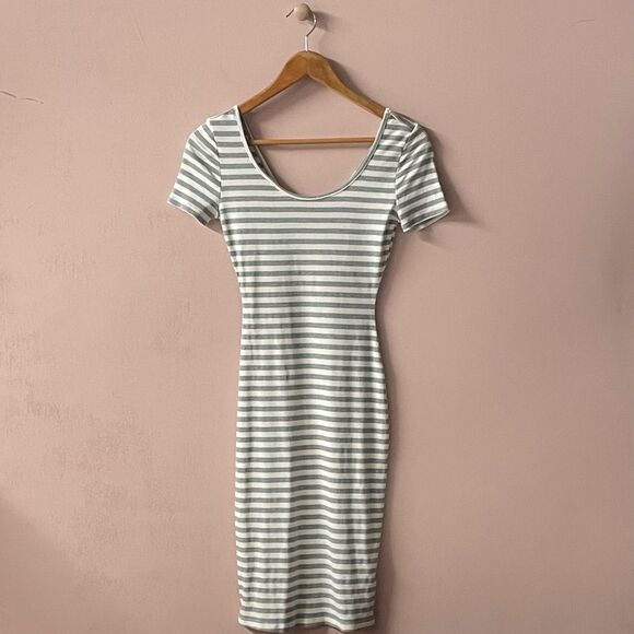 Charlotte Russe NWT Light Gray & Cream Striped Bodycon Midi Dress Size S - Picture 1 of 12